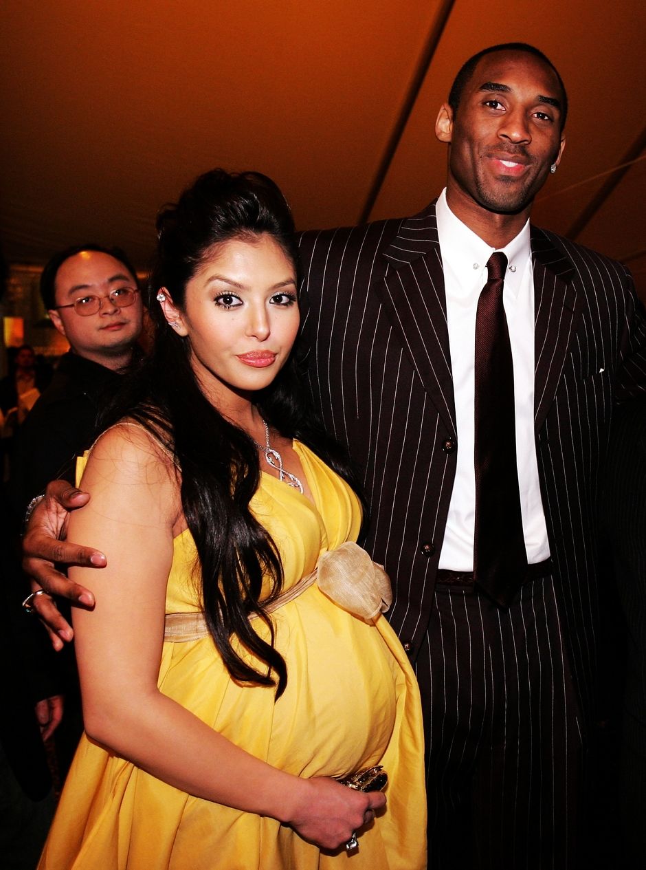 科比瓦妮莎婚纱照曝光18岁的瓦嫂很青涩20年生4女儿一次流产