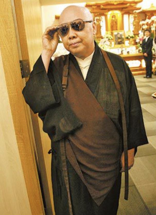 费玉清70岁姐姐恒述法师欠债700万,张菲爱莫能助欲脱离姐弟关系