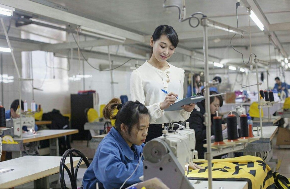 后女人怒辞服装厂工作,转型做自媒体一年后,月入两万元