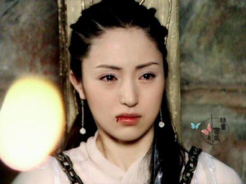 董璇最新剧照曝光脸怎么垮成这样了曾经的雪花女神龙去哪了