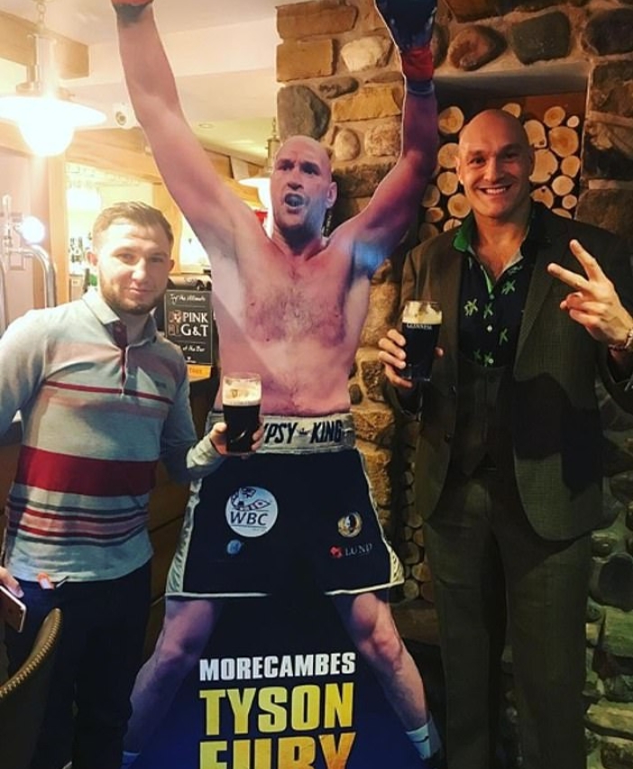 不听劝英拳手泰森富里仍前往酒吧庆祝节日并晒照