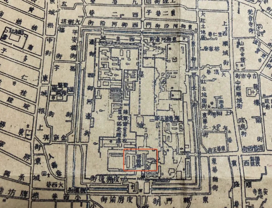 在1948年的地图里,"四川大学"几个字出现在了地图右下角的望江楼边.
