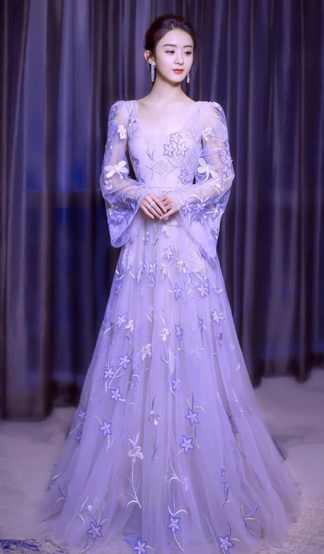 抹胸长裙优雅显白,宋茜西服套装莫名好看    3,紫色花朵刺绣薄纱裙