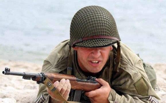 二战美军为何不系头盔带,卅万人逃死劫|头盔|美军|士兵_新浪新闻