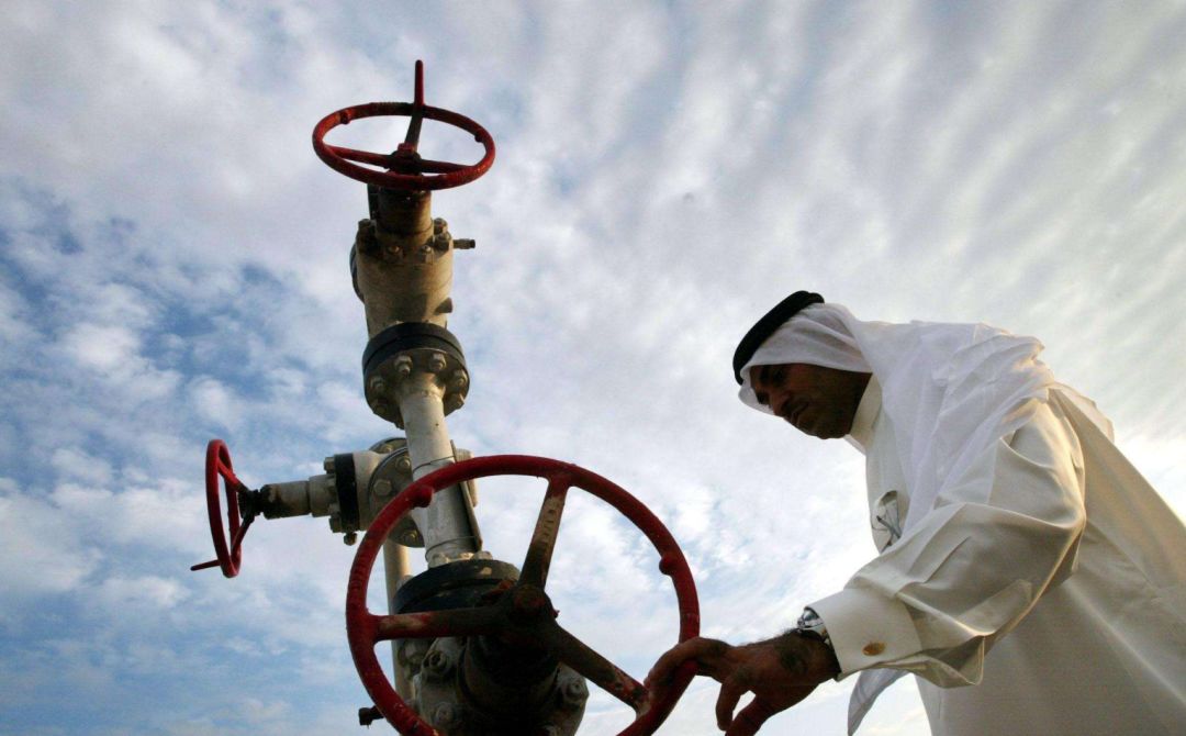 国内油价重回“5元时代”，万亿级新能源汽车产业要生变？