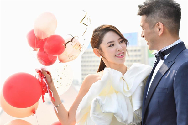 丁子高前女友谭凯琪默认怀孕喜讯晒婚纱照甜喊余生都要在一起