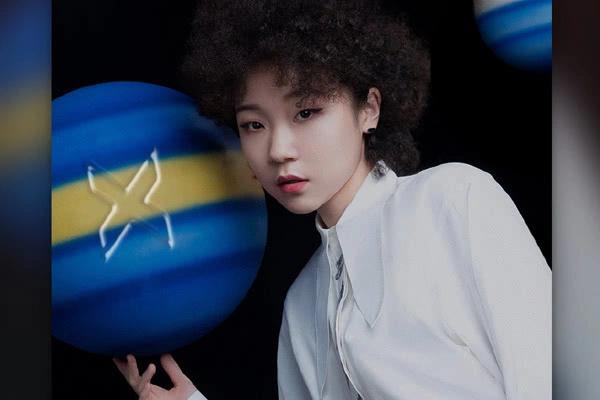 《青春有你2》张钰是谁 爆炸头小姐姐太抢眼了