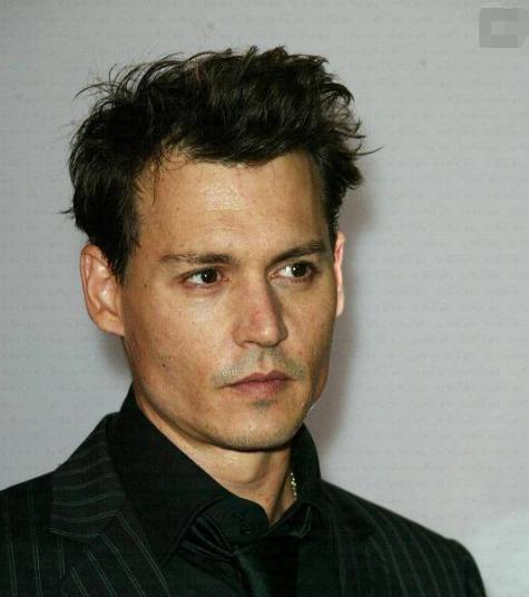 新证据德普前妻家暴又添实锤女方曾用门撞击男方头部