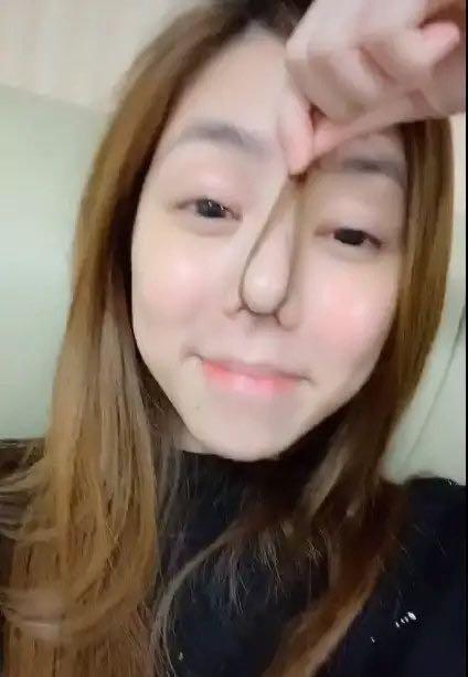 邓紫棋拍视频接受挑战,素颜脸看着只有80斤,少女肌细腻到零毛孔