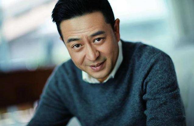 靠《蜗居》一炮走红,如今成暖男大叔|张嘉译|蜗居|电影学院_新浪新闻