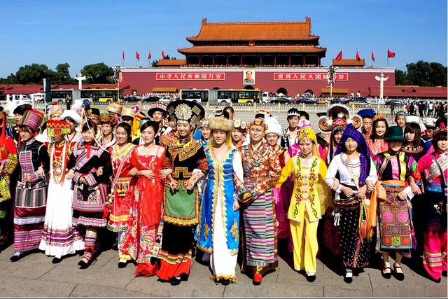 法国教授中国人太可怕了这么多民族的国家竟团结的像一家人