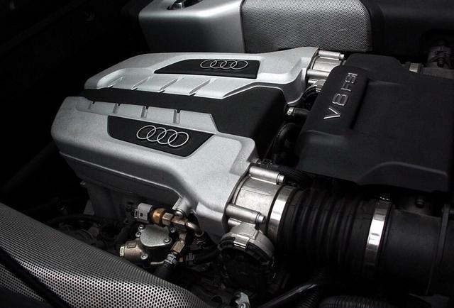 入手09年经典超跑奥迪R8 4.2V8 1万公里 准新车