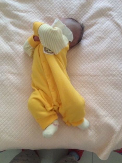 训练婴儿翻身的最佳时期是这个月,早些操练,对宝宝更好