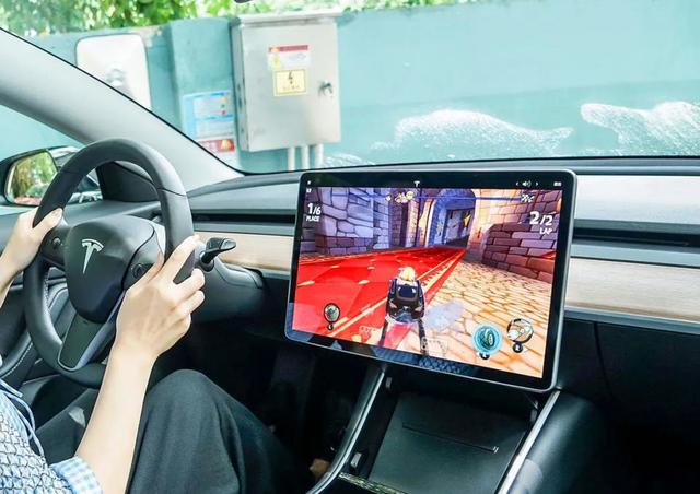 买车还送游戏机，这3款车机让你坐车里就能畅玩游戏！
