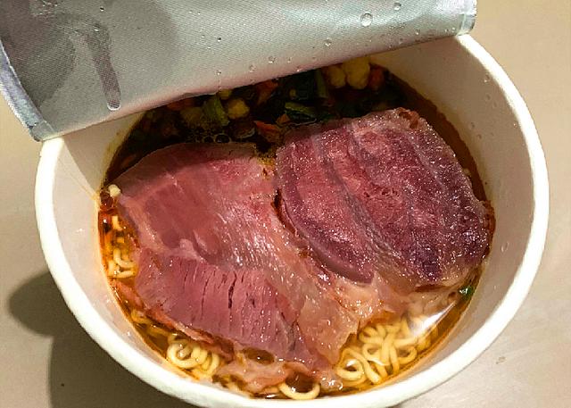 泡面"炫富"大赛,鲍鱼都不算什么,看到最后一个,网友:太土豪