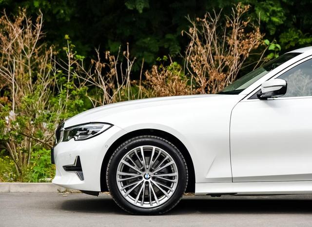 中保研测试得优的宝马3系，却被卷入“减配”风波，你还买么？