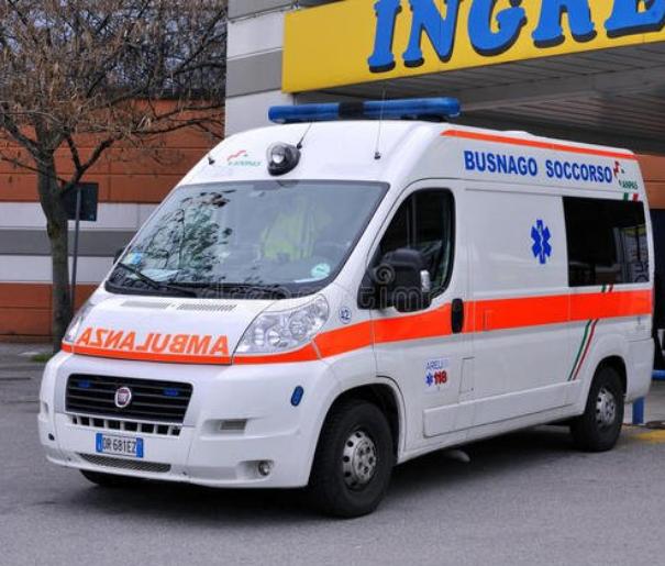 意大利一小镇街上只剩救护车灵车