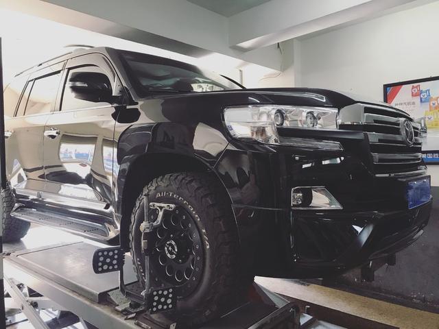 酷路泽5700(黑胖子)提车作业-新浪汽车