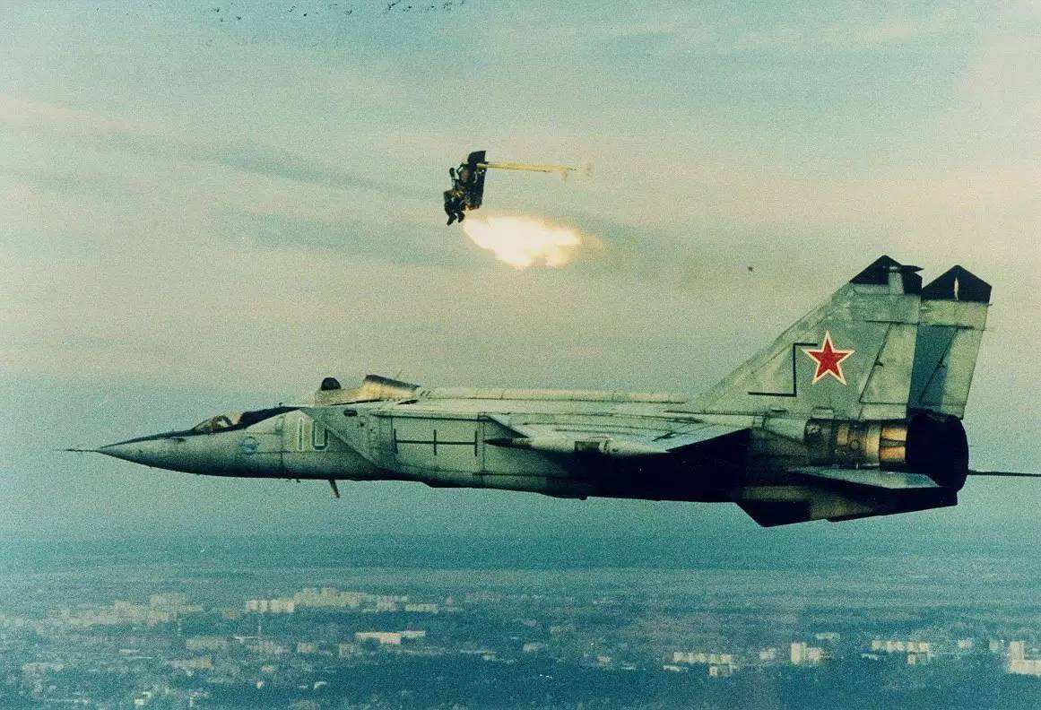 米格25不愧世界最快战斗机时速4000公里导弹根本追不上