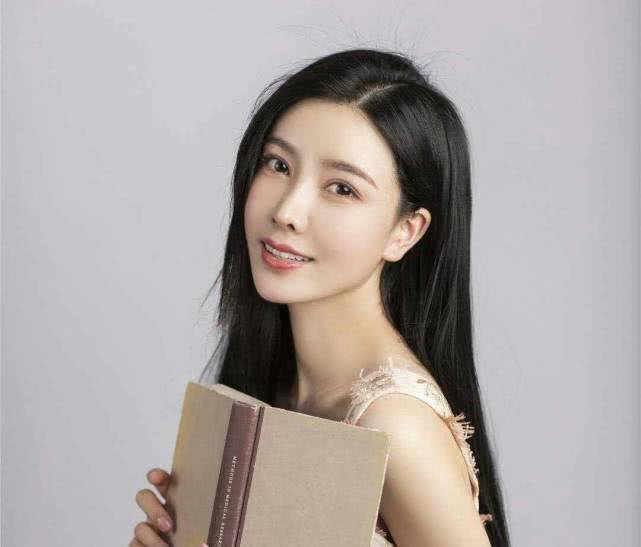她被传是刘亦菲表妹,出道4年一直很低调,如今25岁演技却获赞