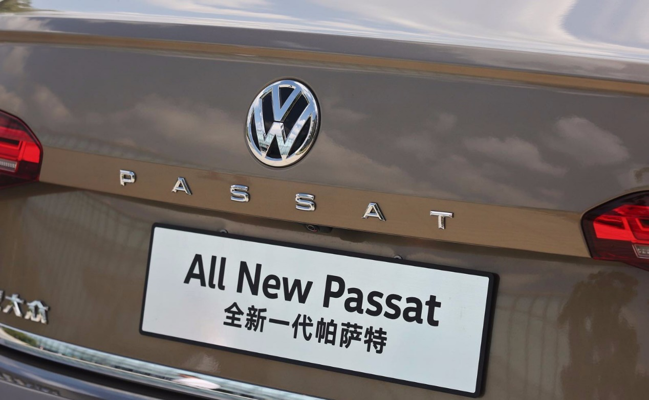刷新中保研最差碰撞记录的帕萨特正大降价呢-新浪汽车