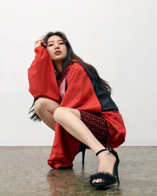 有一种姿势叫做裴秀智的"瘦腿蹲",只要穿对了鞋,拍照超级显瘦