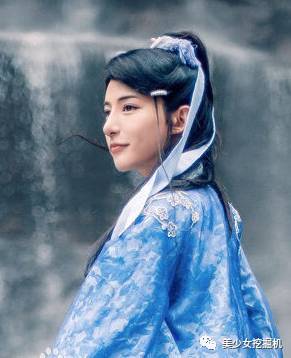 和韩安冉塑料姐妹情破碎后摇身一变女装大佬美到雌雄难辨