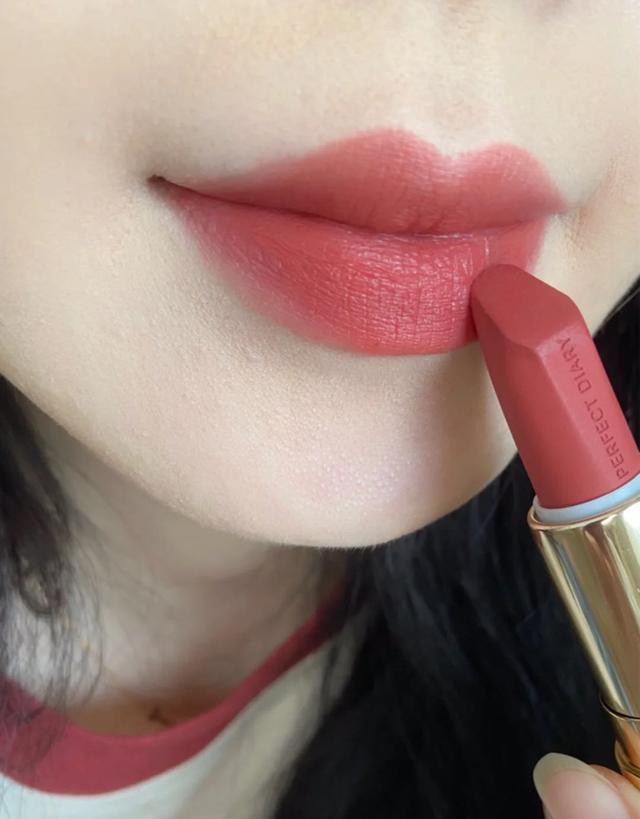 春天口红大种草温柔豆沙色做春日里最软软糯糯的女孩子