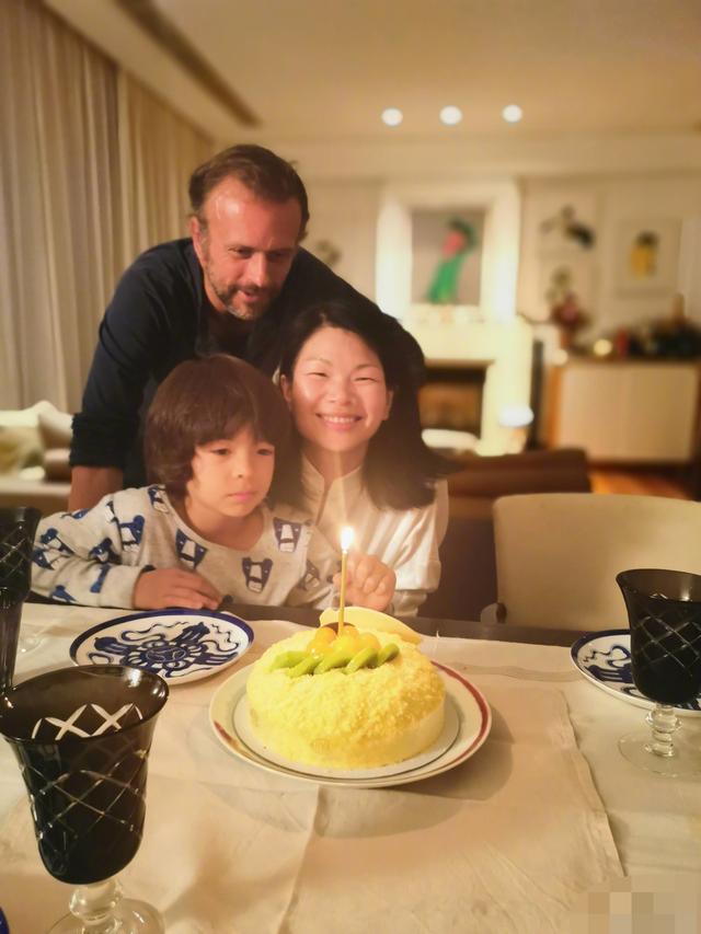 "最丑"超模吕燕成功逆袭,嫁入法国豪门,7岁混血儿子颜值超高