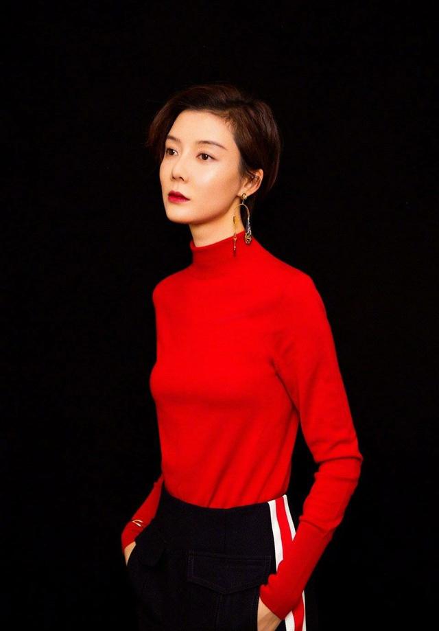 车晓得罪了造型师?上台礼服居然不熨烫,褶皱的裤子很掉范儿