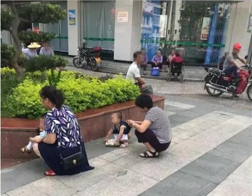 家长给孩子把尿会对孩子造成伤害给孩子把尿要注意5个事项