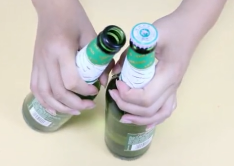 喝了25年啤酒才知道,开啤酒不需要开瓶器,敲一下就能打开