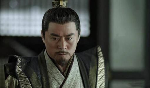 他是坏人专业户曾是服务员出身今与30岁娇妻让人羡慕