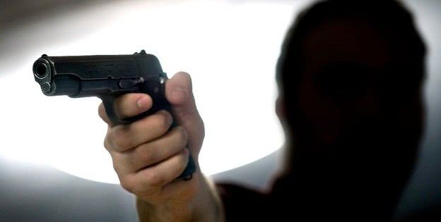 美国男子持枪高喊这是世界末日随后一枪射死陌生11岁男孩