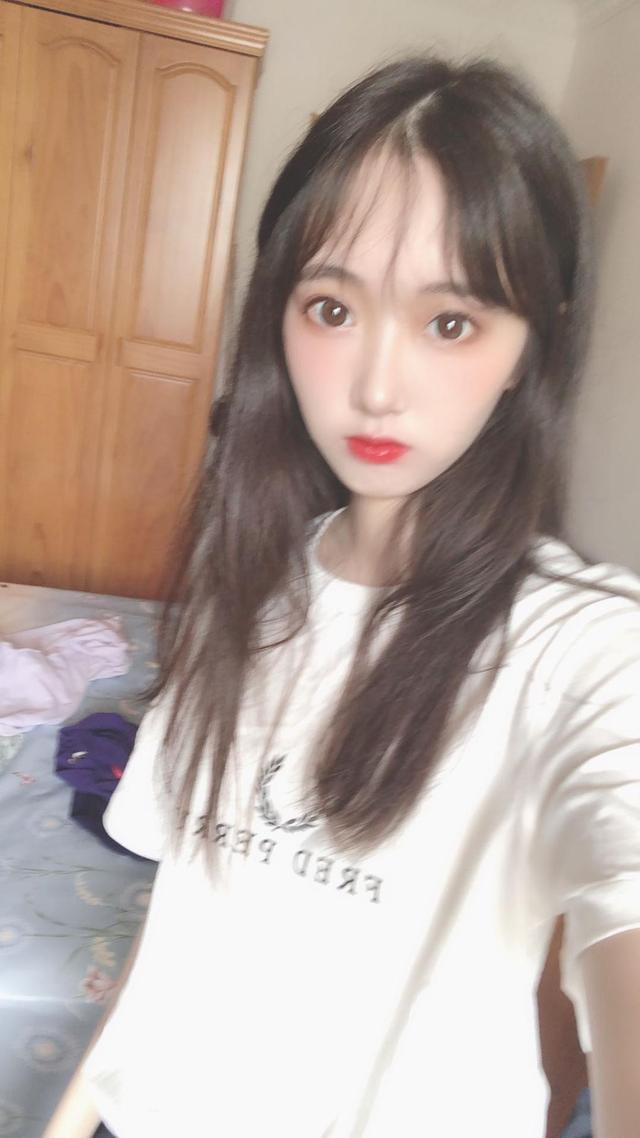 瓜妹迎来虎牙首秀养猪专业户入驻孤影空降直播间