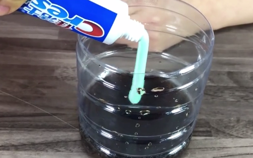 活了30多年才知道可乐加牙膏,还有这效果,赶紧回家试试!