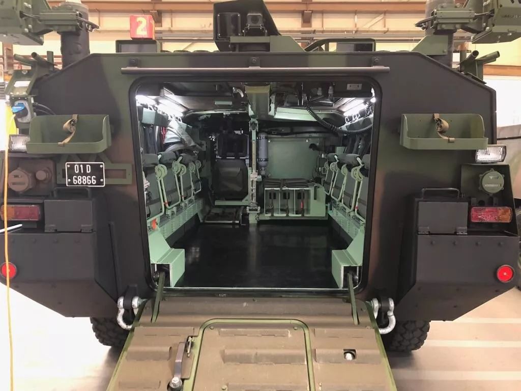 装甲车内部图片 新浪网