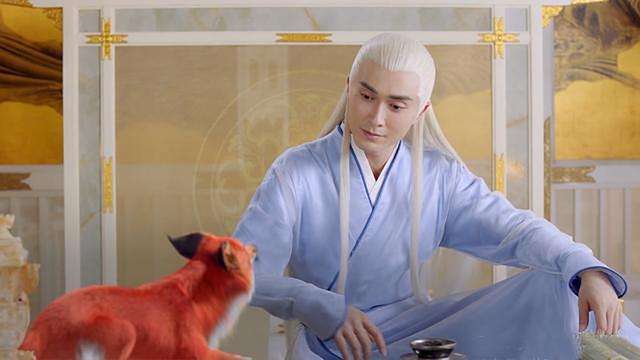 他还说,虽然他一直说帝君是石头里蹦出来的神仙,但是他的真身并不是