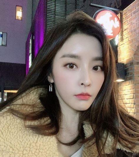 郑柔美竟是韩版岩女郎 出演五星大饭店走红 安七炫劈腿成其小三