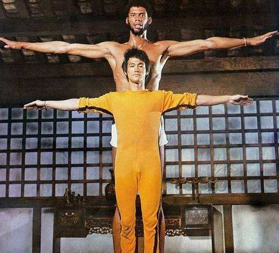 李小龙和贾巴尔pk臂展 科比和周杰伦斗牛