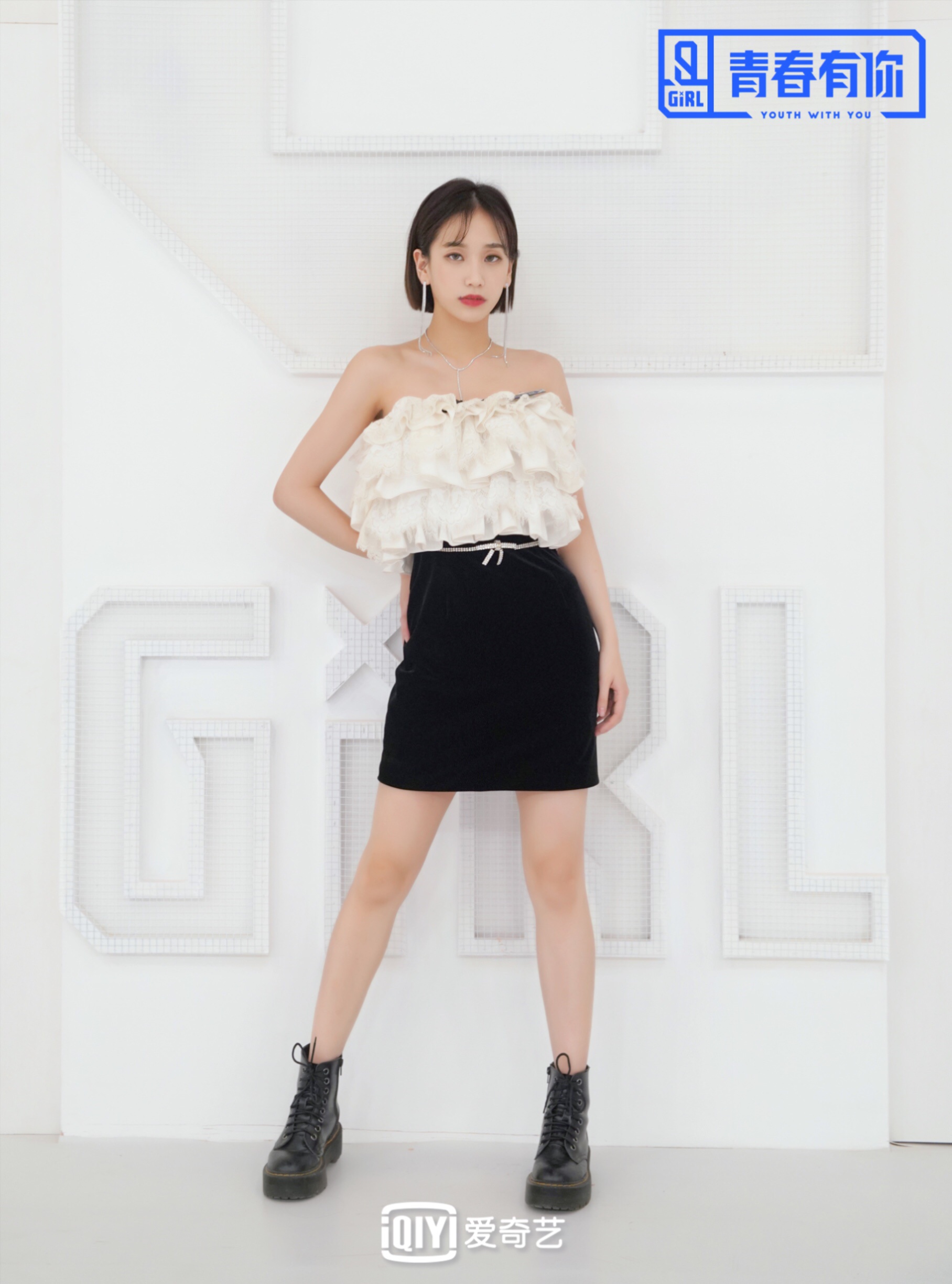 何美延《青春有你2》初舞台甜酷来袭 未来表现引期待