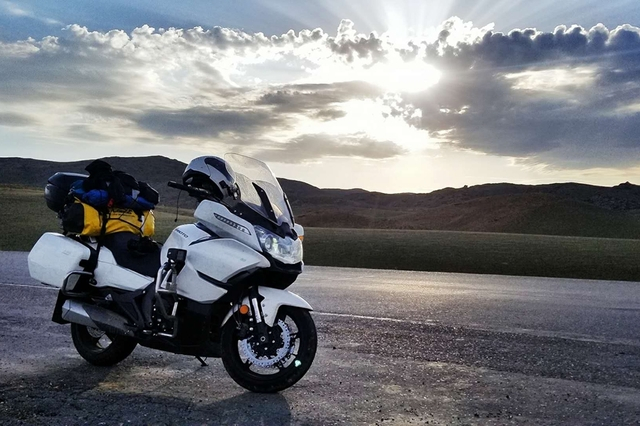 国字号休旅车春风650trg摩友简直就是行走的大沙发