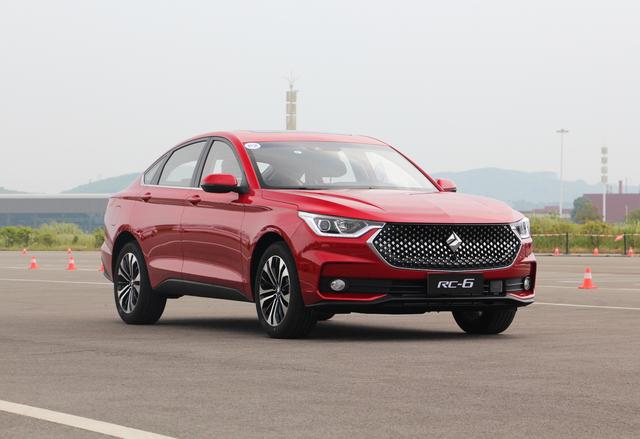 宝骏首款b级车,三厢跨界风格,车长4米9,八万多起售-新浪汽车