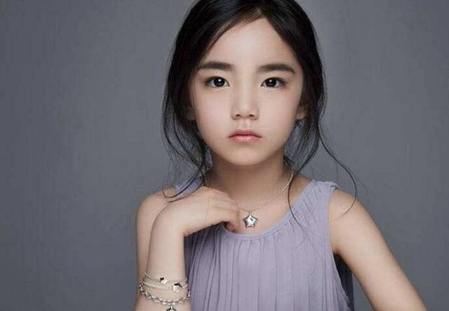 12岁女童模"发育停滞",父母的生财之道丢了,孩子也长歪了