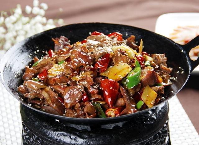 鸡杂处理得好,怎么做都美味,干锅鸡杂,泡椒鸡杂做起来