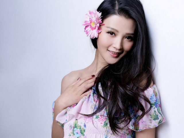 《安家》中的美女演员,曾被公司雪藏5年,如今35岁成单亲妈妈