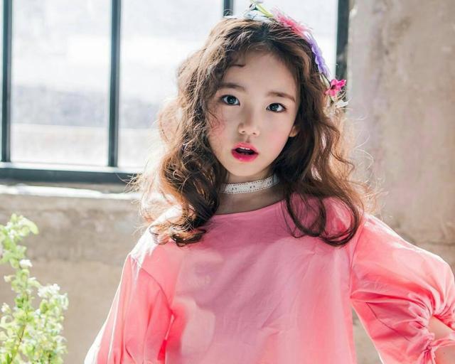 12岁女童模"发育停滞",父母的生财之道丢了,孩子也长歪了