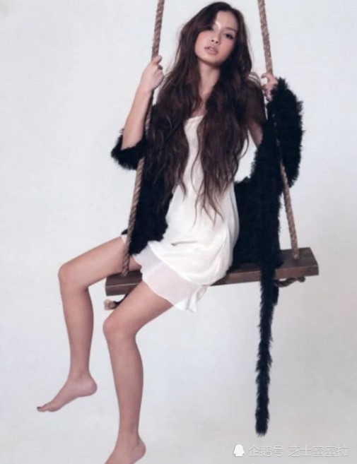 杨颖10年前的照片被扒出,还没有结婚生子的她,混血感都快溢出来