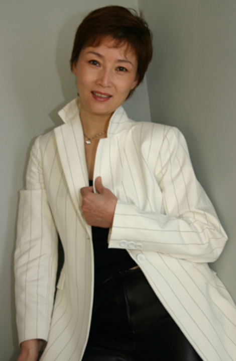 老戏骨朱茵罕曝光62岁高强度拍戏离婚几十年不舍女儿出嫁