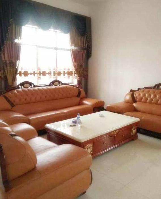 同学老家的别墅婚房,住了一晚一宿没睡,第二天一大早赶紧回城了